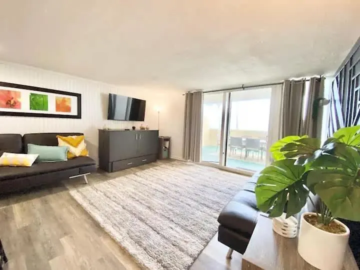 Luxury One-Bedroom Apartment With Ocean View Hau'ula